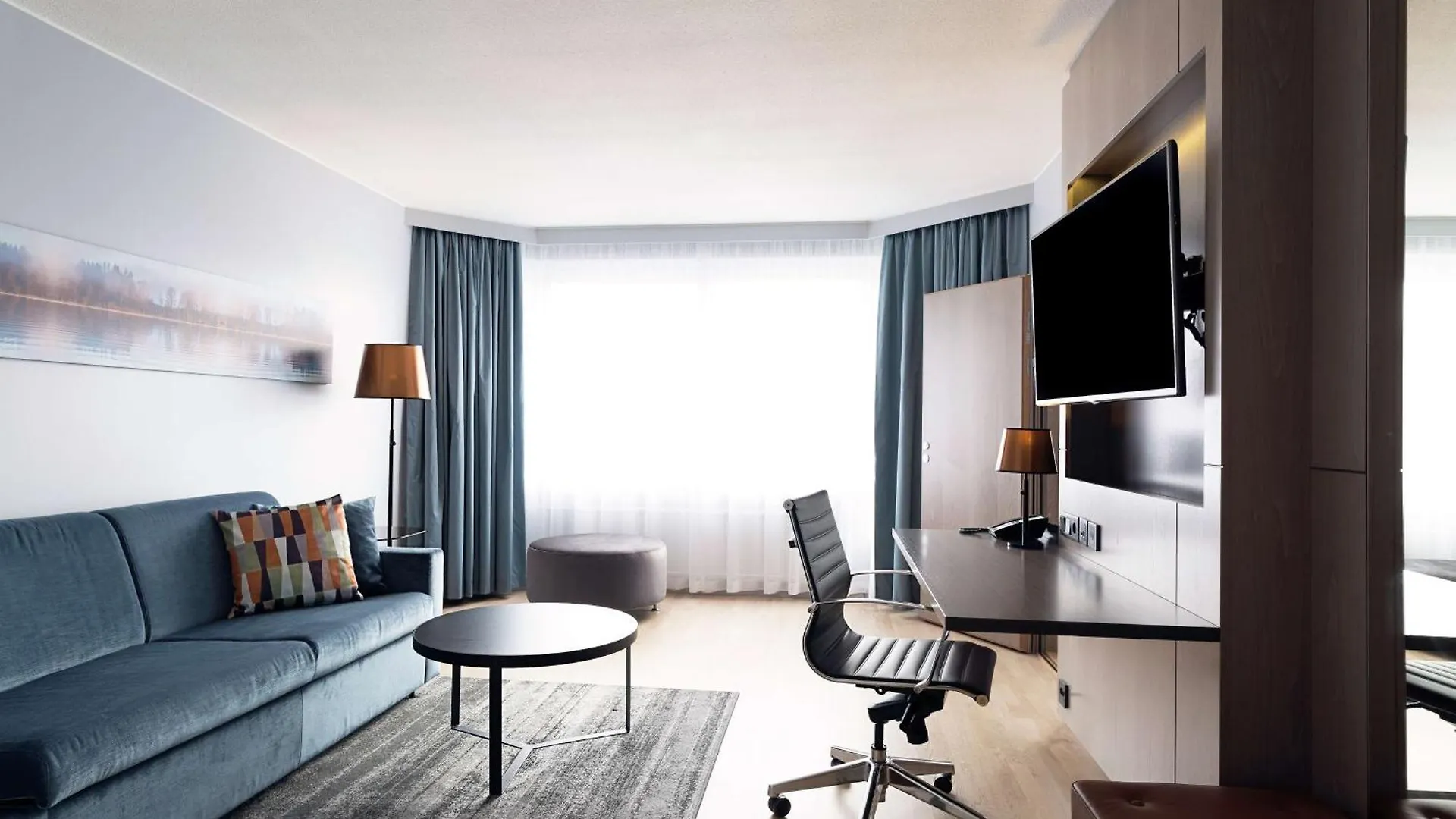 Hilton Helsinki Strand 5*,