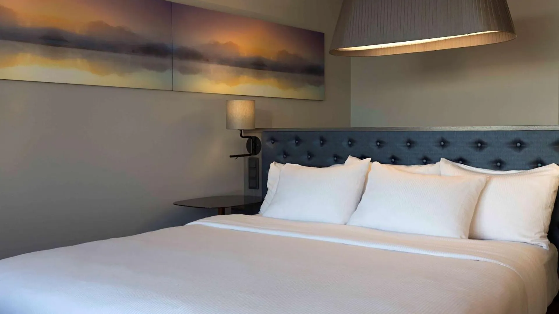 Hilton Helsinki Strand 5*,