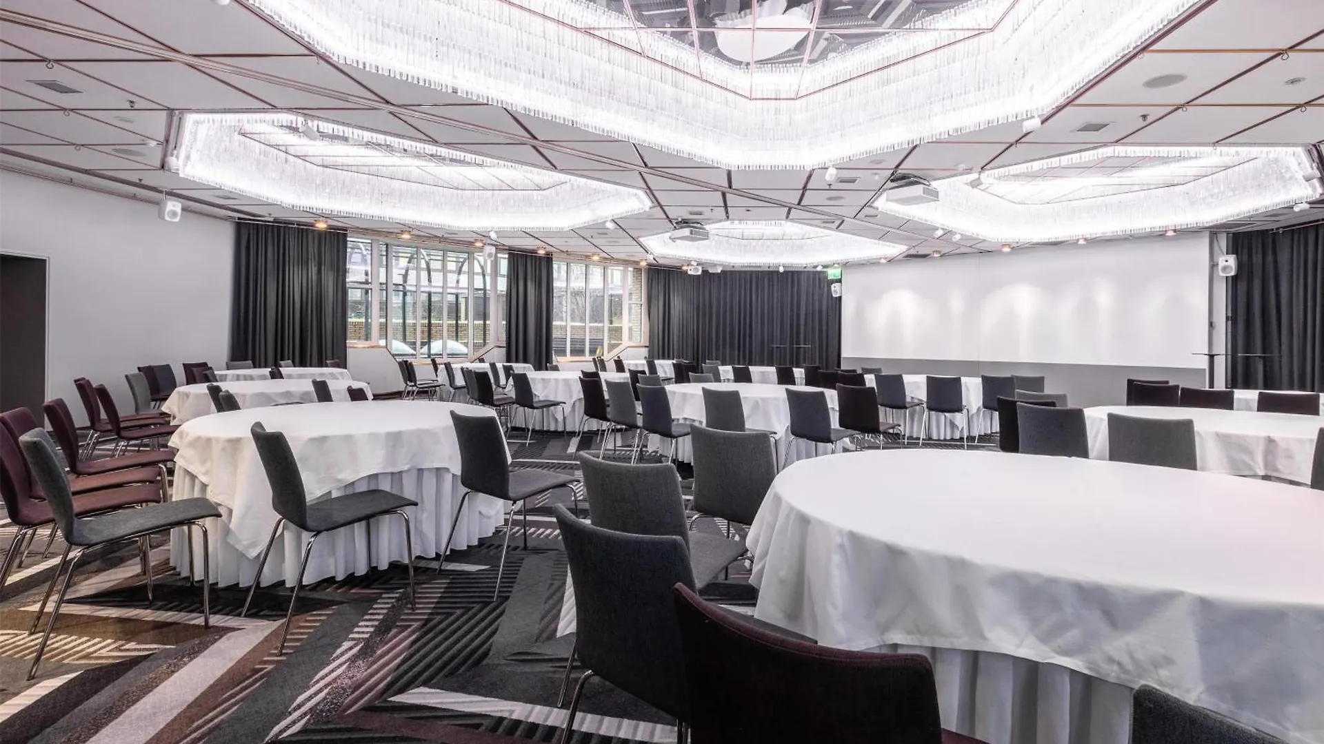Hilton Helsinki Strand 5*,